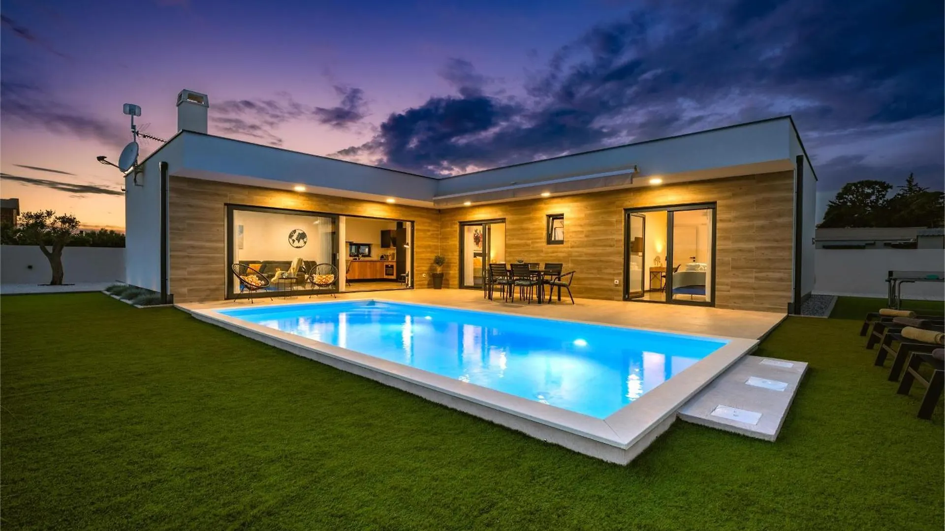 Villa Aura Pula 0*,  Croatia